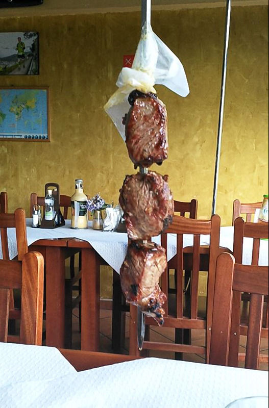 Leckere Espetada (FleischspieÃŸ) - Traditionelles Gericht auf Madeira
