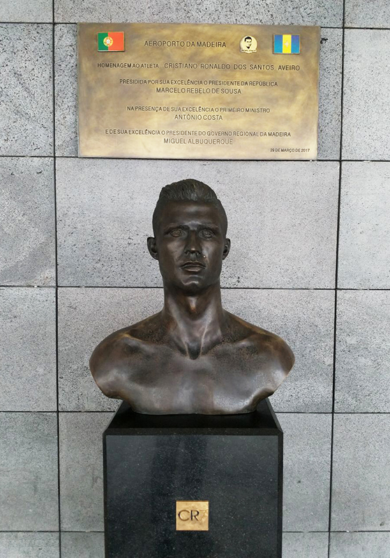 Statue Christiano Ronaldo zu Ehren der Airport-Umbennenung
