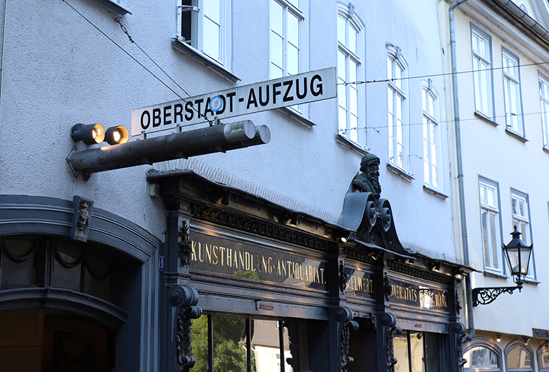 Aufzug von der Unter- in die Oberstadt Marburg 
