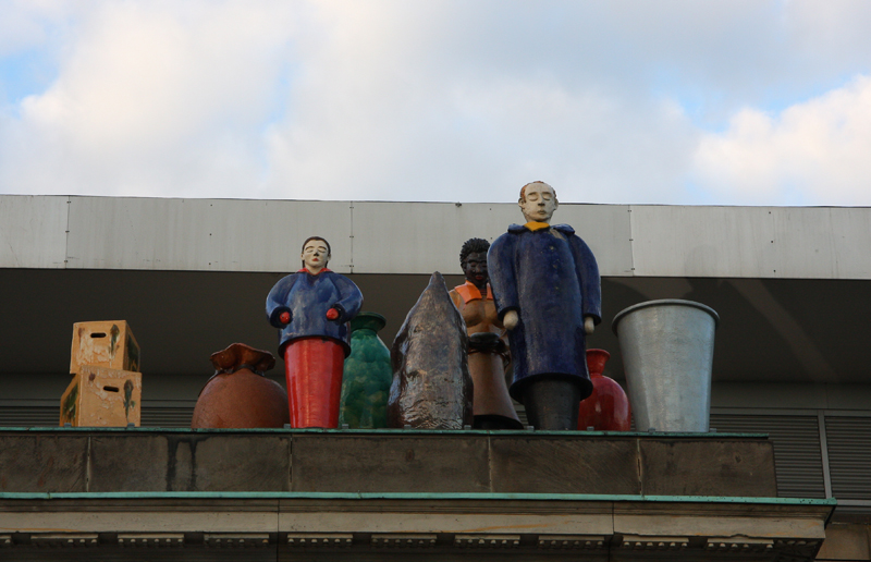 Skulptur "Die Fremden" (1992)
