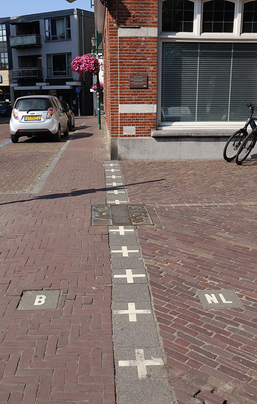 Enklaven-Grenze NL-B innerhalb der Niederlande, Baarle-Nassau (Baarle-Hertog) (NL-B)
