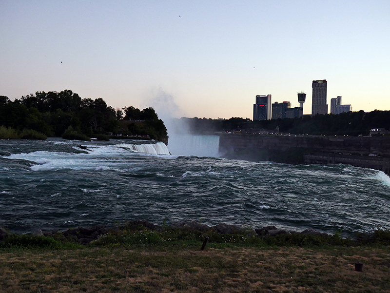 NiagarafÃ¤lle auf US-Seite - GegenÃ¼ber Kanada
