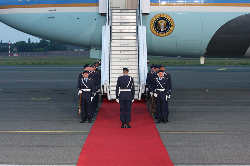 Die Ehrenformation der Bundeswehr tritt an
