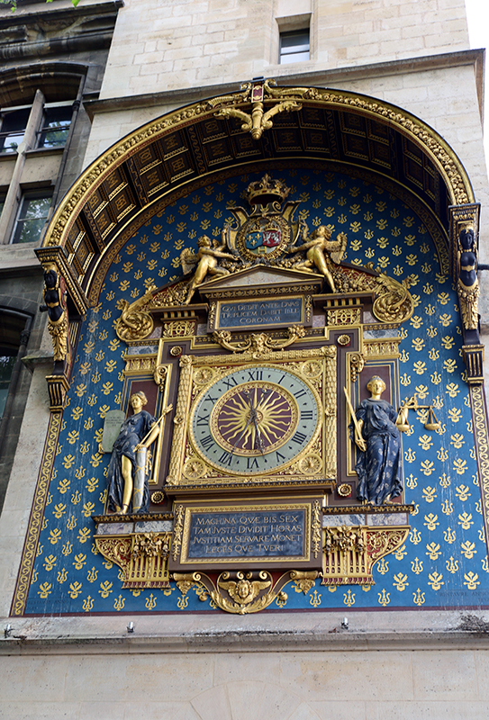 Uhr am Justizpalast
