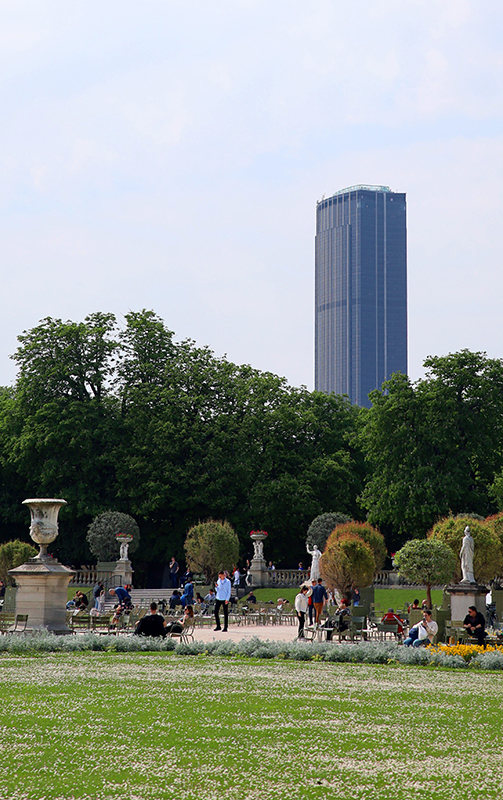 Tour Montparnasse vom Palais Luxembourg aus gesehen
