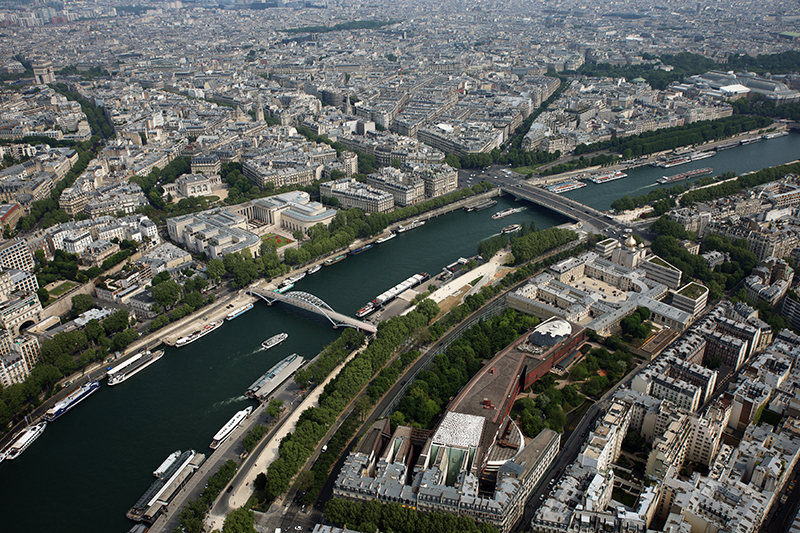 Blick vom Eiffelturm auf die Seine - mit groÃŸer Moschee
