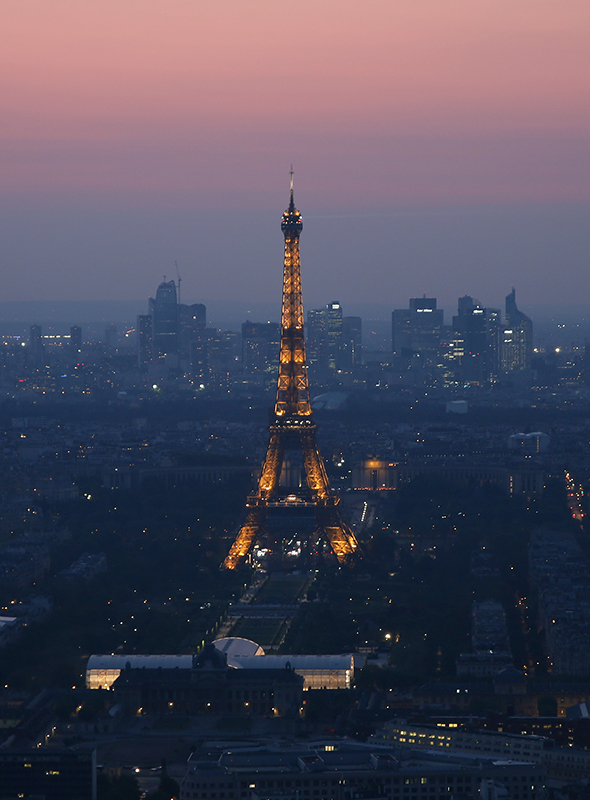 Eiffelturm by night
