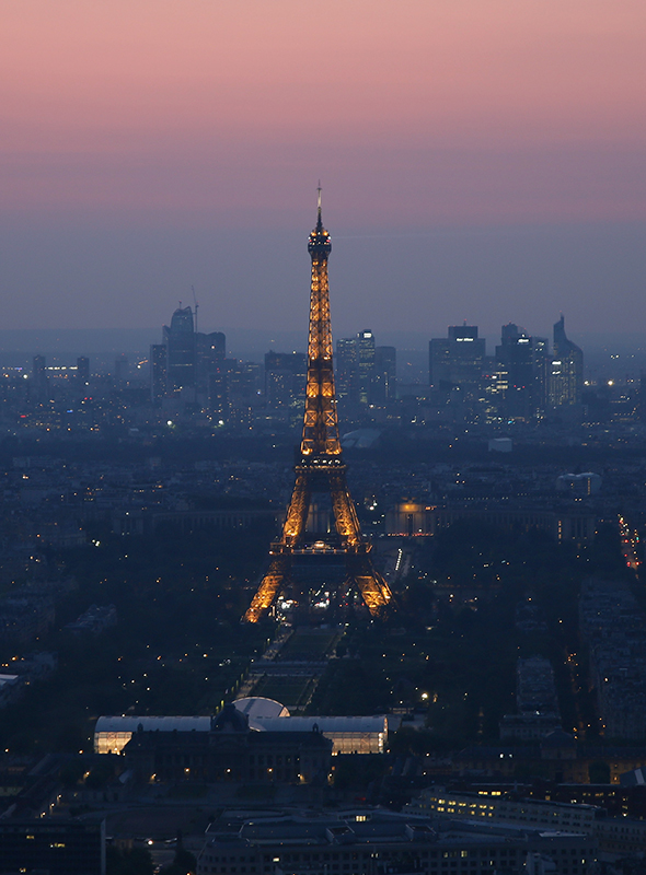 Eiffelturm by night
