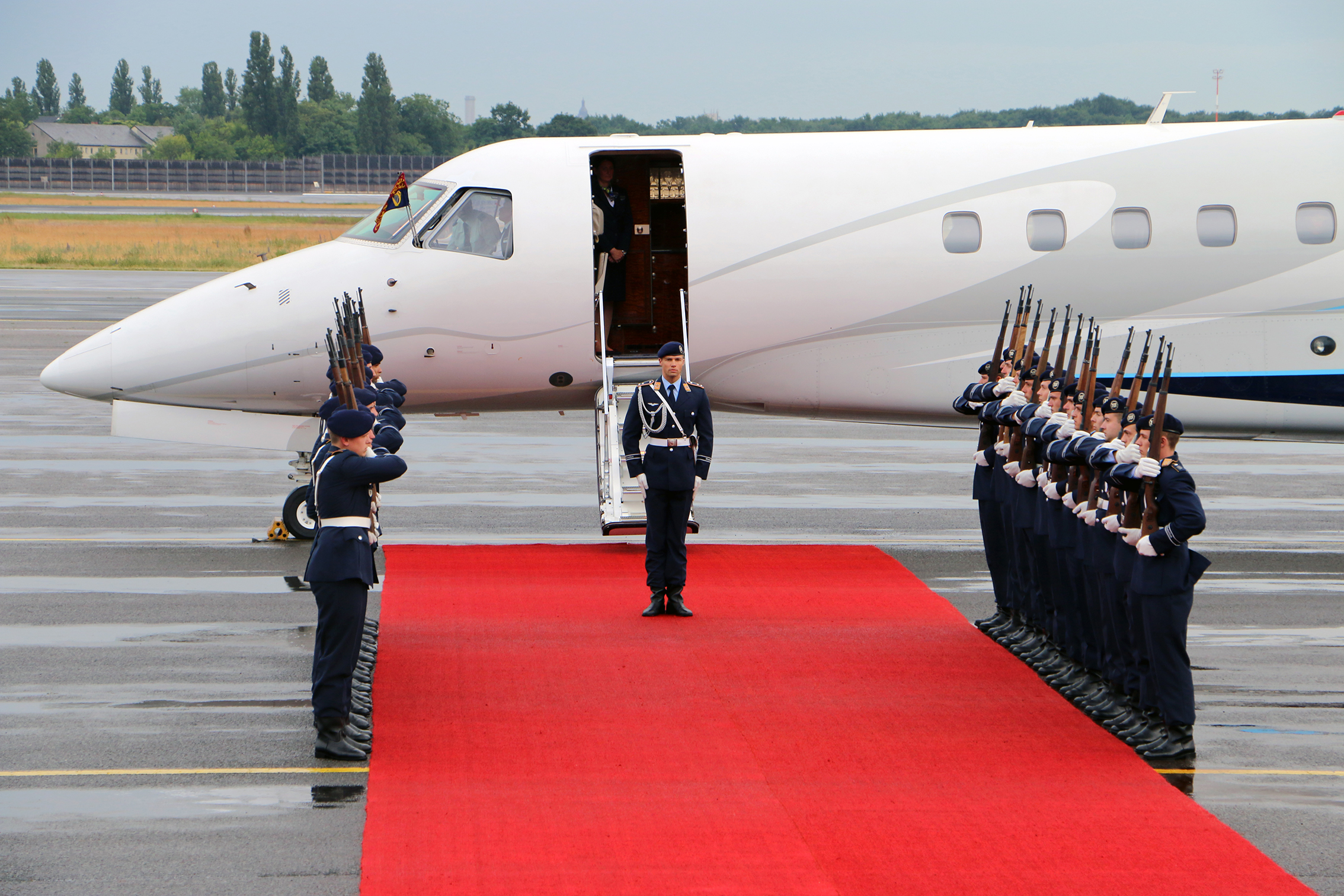 Die Ehrenformation der Bundeswehr begrÃ¼ÃŸt die StaatsgÃ¤ste 
