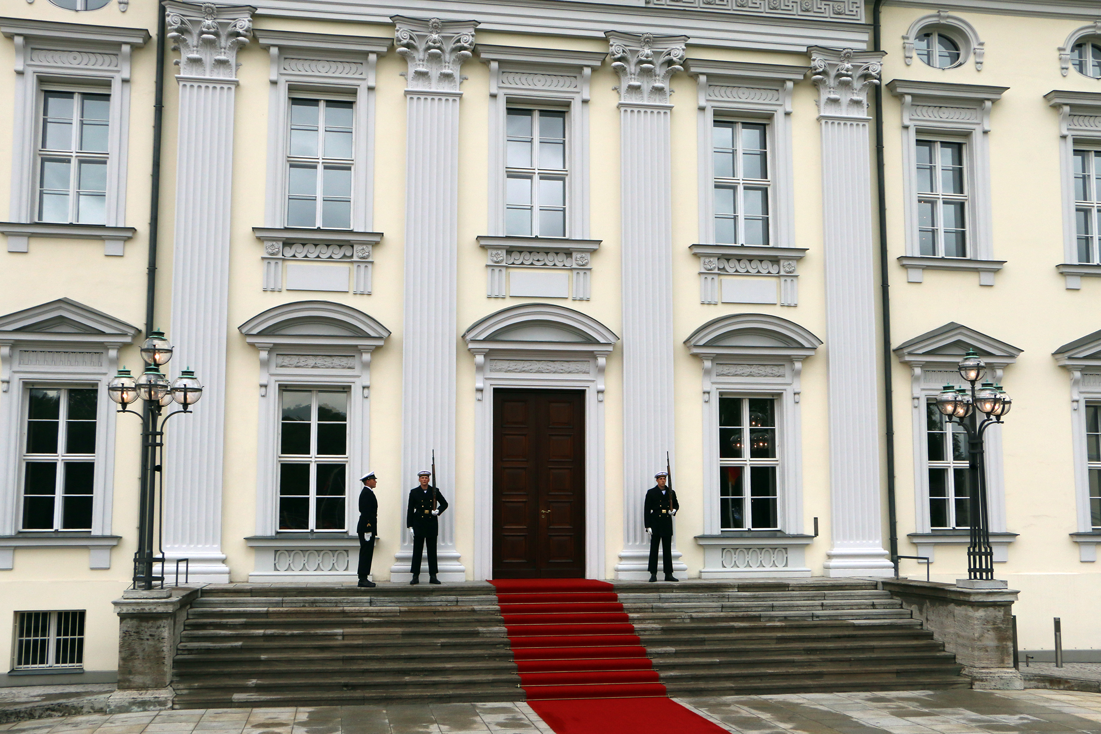 Hauptportal Schloss Bellevue
