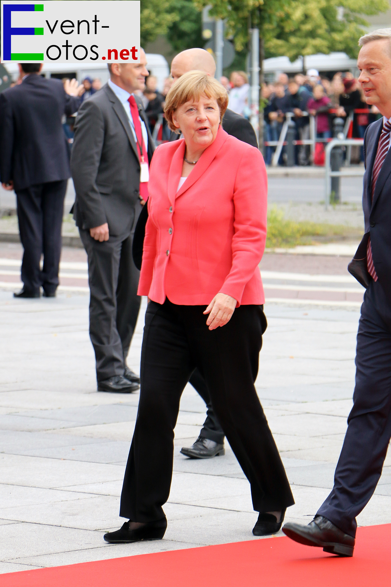 Bundeskanzlerin Angela Merkel auf dem Weg zur TU
