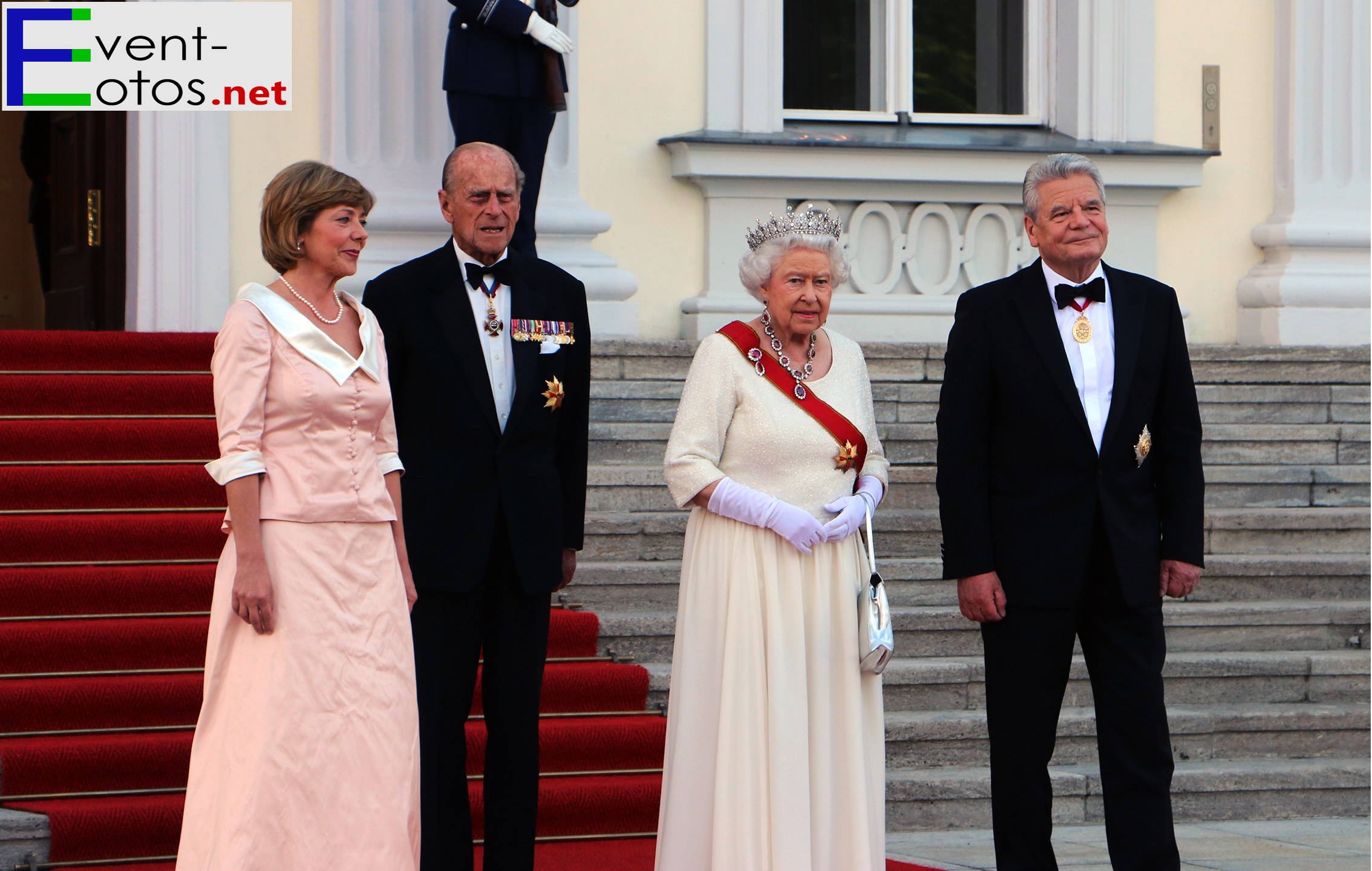 D.Schadt, Prinz Philip, die Queen (mit Diadem) und J.Gauck
