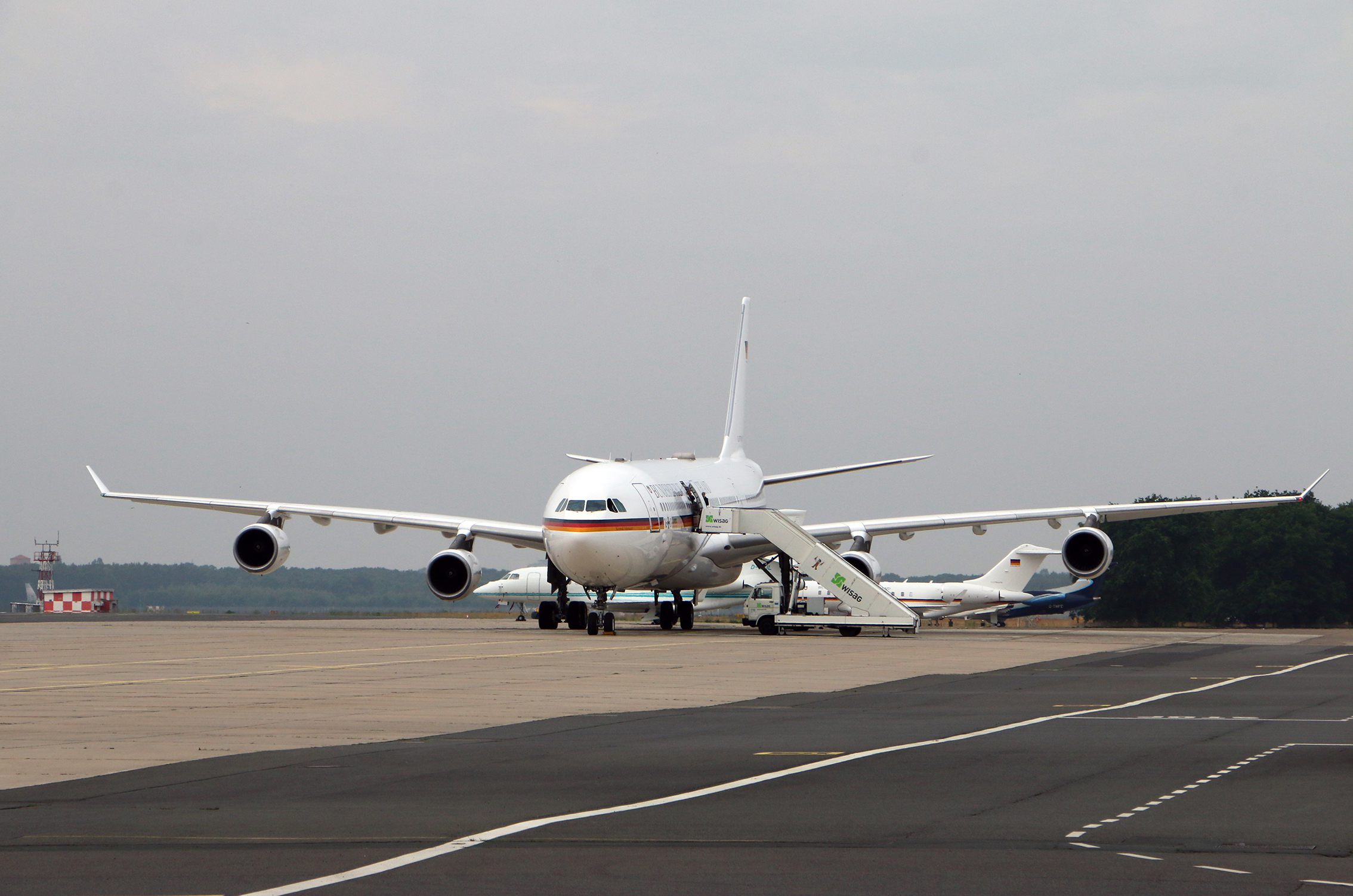 Ein Ersatzflugzeug stand bereit
