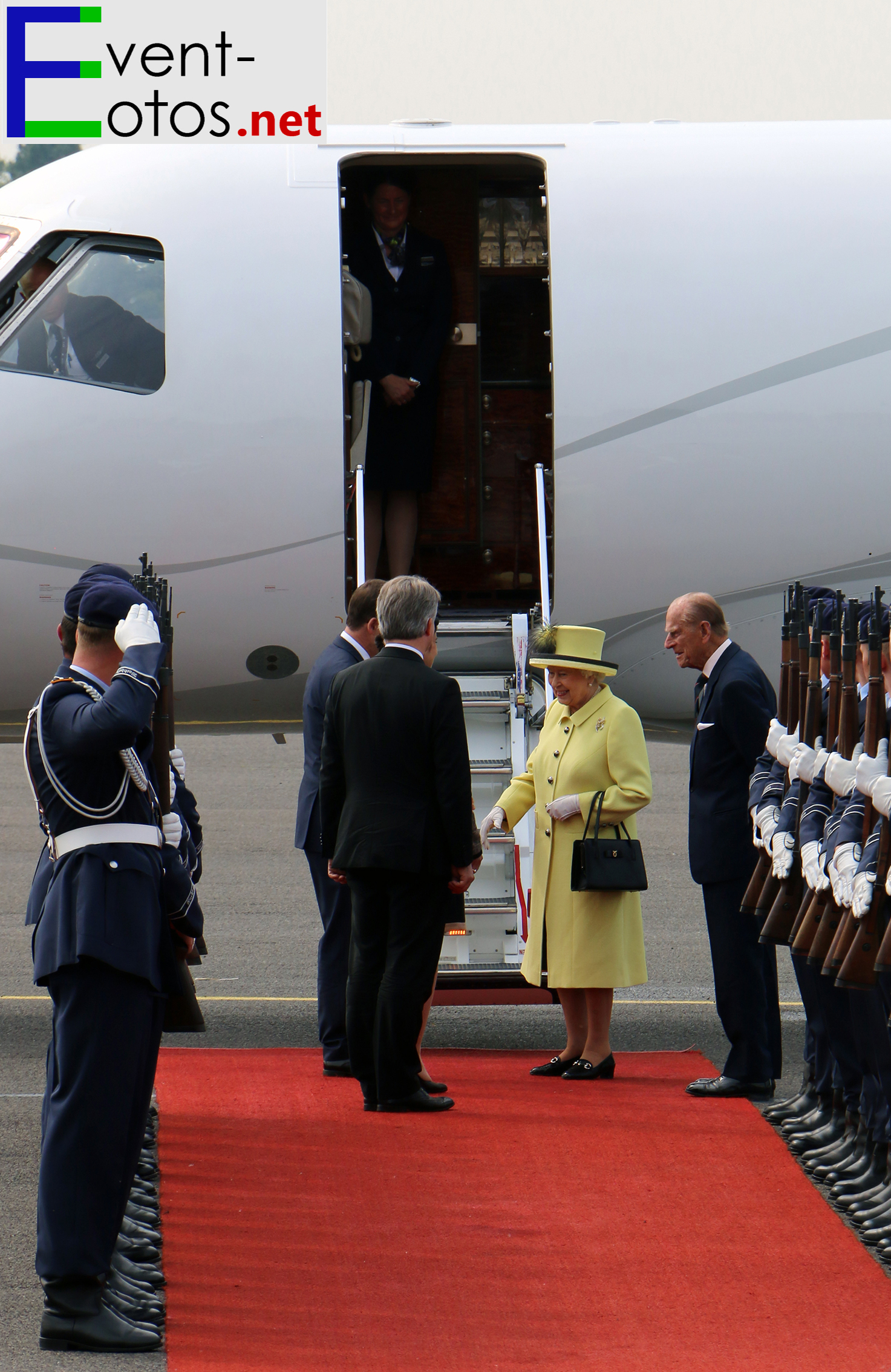 Die royalen GÃ¤ste verabschieden sich vom Botschafter 
