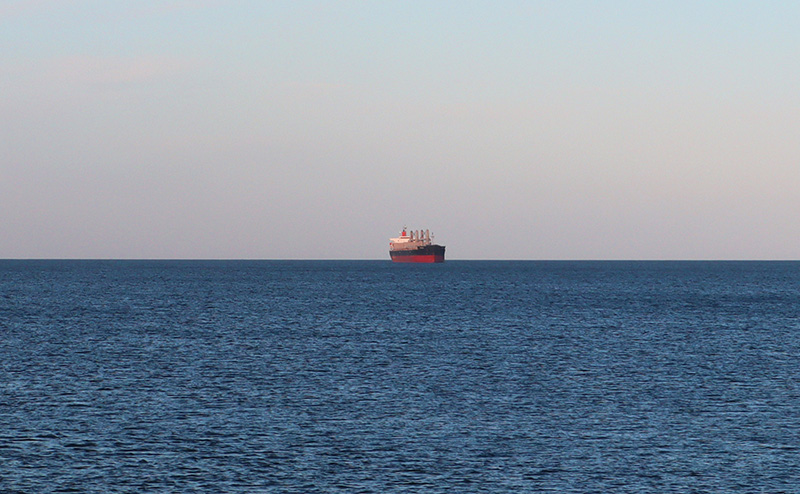 Ein Tanker auf hoher See
