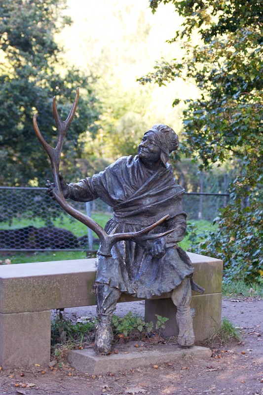 Ein Denkmal im Park
