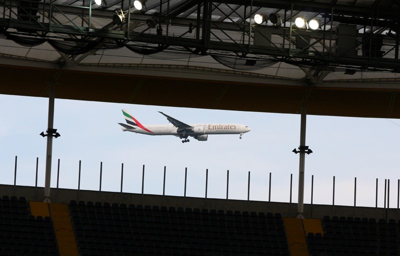 Jede Minute landet ein Flugzeug auf dem benachbarten Airport
