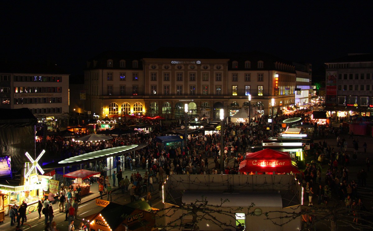 Der KÃ¶nigsplatz bei Nacht
