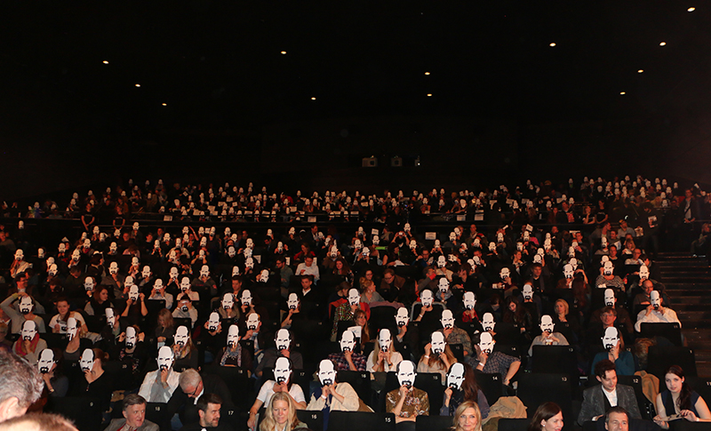 Das Premierenkino - alle mit Stromberg-Masken
