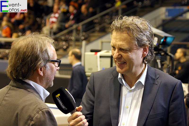 JÃ¶rg Dahlmann (re, Sport 1) interviewed den Macher Uli Skrowny (li, SportsPromoters)
