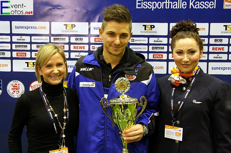 Der Pokal fÃ¼r Platz 3 - FSV Frankfurt
