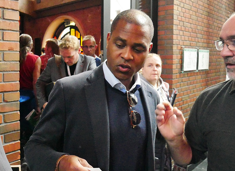 Patrick Kluivert (u.a. FC Barcelona, Ajax Amsterdam und AC Mailand)
