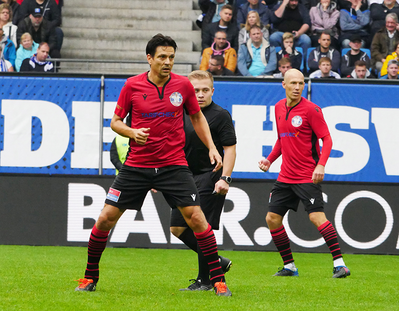 Jari Litmanen (vorn) und Arjen Robben (hinten)
