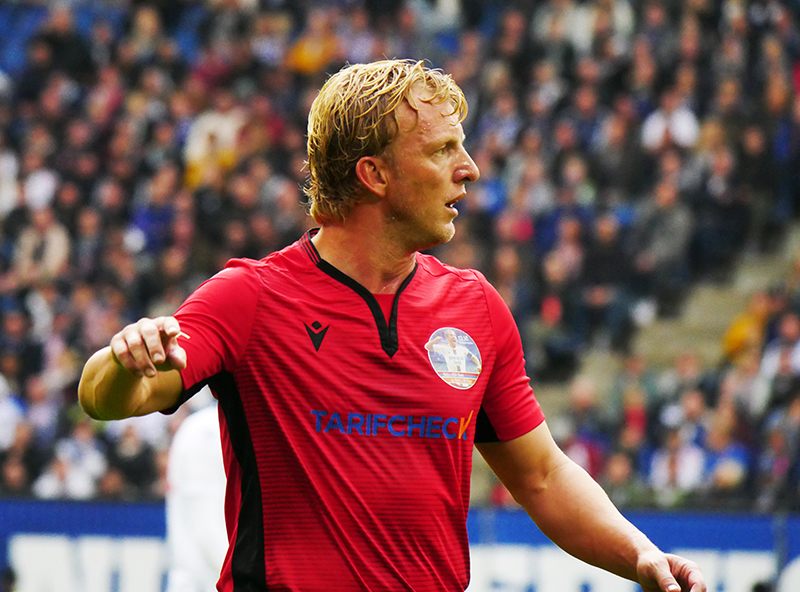 Dirk Kuyt (u.a. FC Liverpool, FenerbahÃ§e Istanbul	und Feyenoord Rotterdam	
