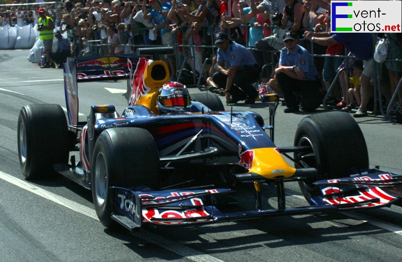 TatsÃ¤chlich...Sebastian Vettel mit seinem Wagen auf der B3 in Heppenheim!
