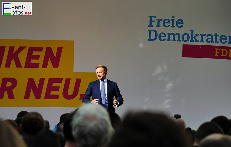 Christian Lindner (FDP) auf dem Opernplatz in Kassel
