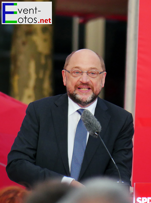 Martin Schulz (SPD) auf dem KÃ¶nigsplatz in Kassel
