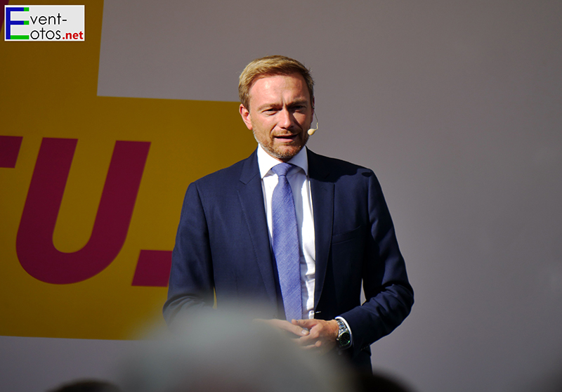 Christian Lindner (FDP) auf dem Opernplatz in Kassel
