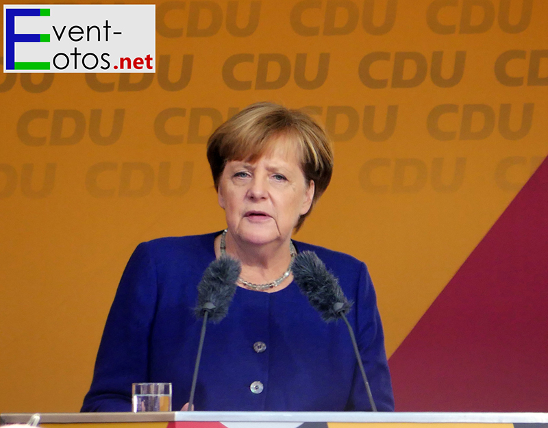 Angela Merkel (CDU) auf dem Domplatz in Fritzlar
