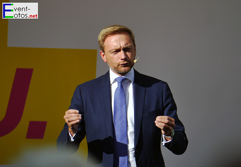 Christian Lindner (FDP) auf dem Opernplatz in Kassel
