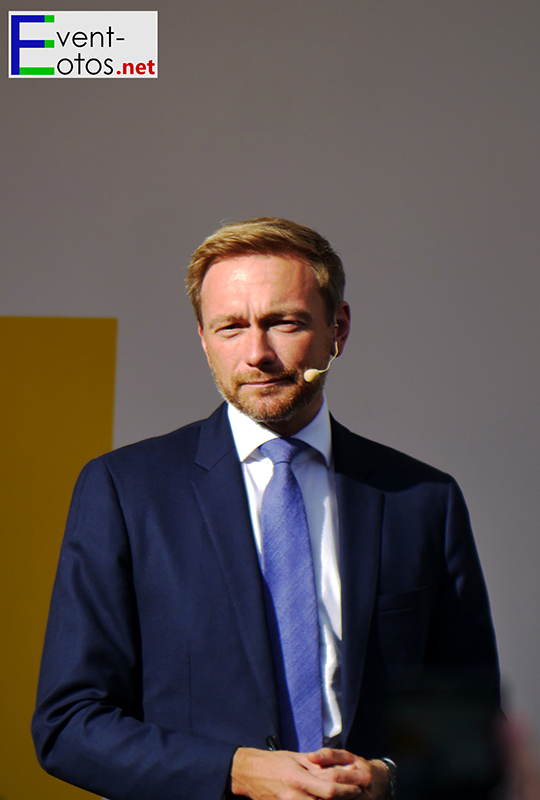 Christian Lindner (FDP) auf dem Opernplatz in Kassel
