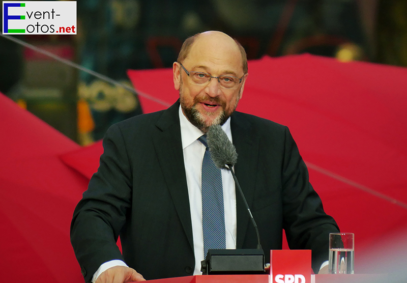 Martin Schulz (SPD) auf dem KÃ¶nigsplatz in Kassel
