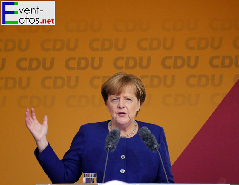 Angela Merkel (CDU) auf dem Domplatz in Fritzlar
