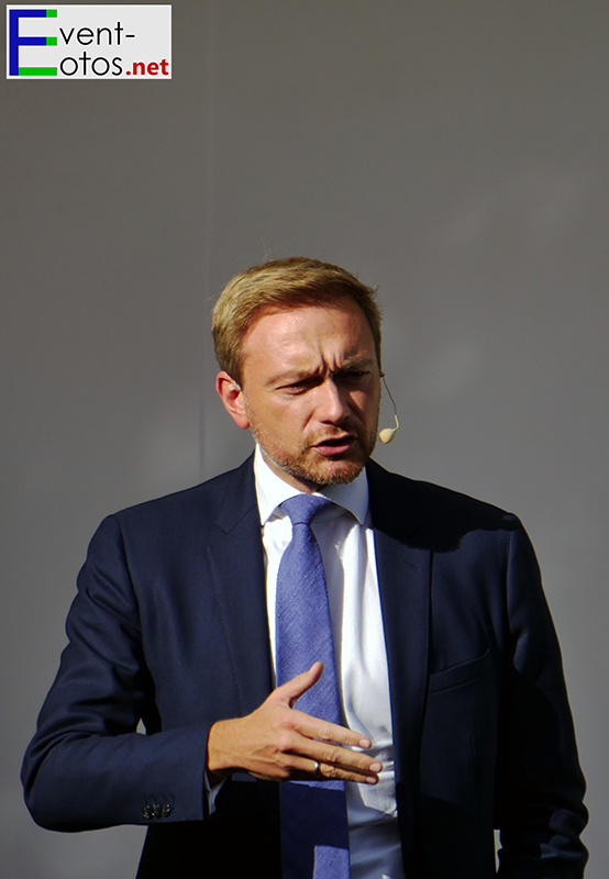 Christian Lindner (FDP) auf dem Opernplatz in Kassel
