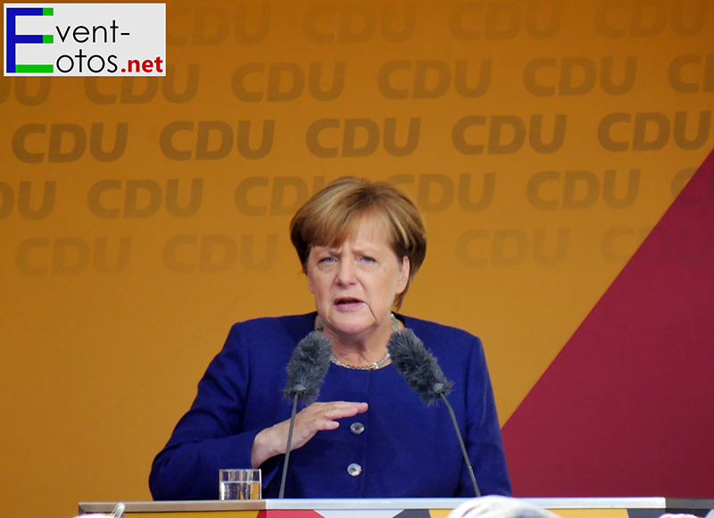 Angela Merkel (CDU) auf dem Domplatz in Fritzlar
