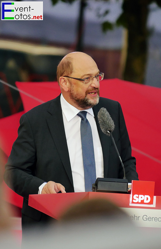 Martin Schulz (SPD) auf dem KÃ¶nigsplatz in Kassel
