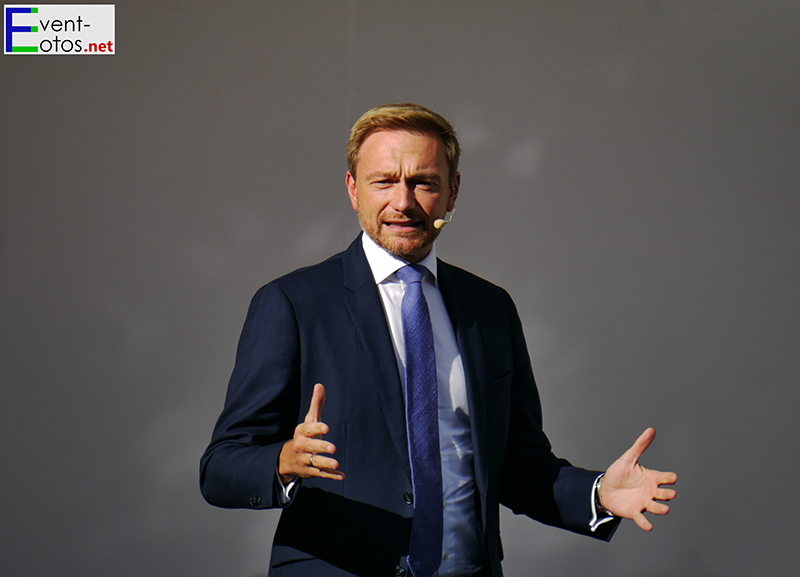 Christian Lindner (FDP) auf dem Opernplatz in Kassel
