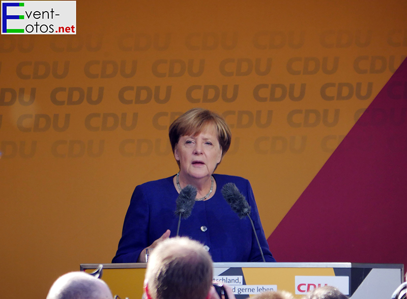 Angela Merkel (CDU) auf dem Domplatz in Fritzlar
