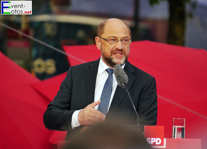 Martin Schulz (SPD) auf dem KÃ¶nigsplatz in Kassel
