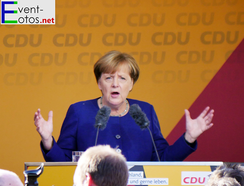 Angela Merkel (CDU) auf dem Domplatz in Fritzlar
