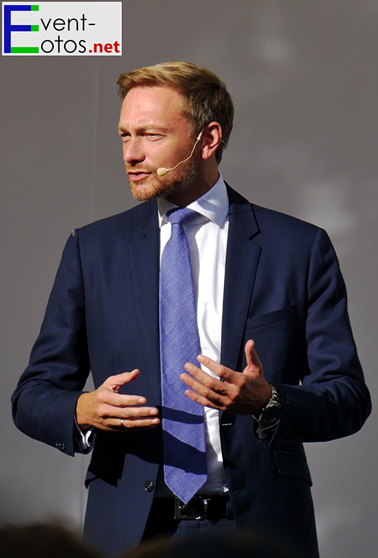 Christian Lindner (FDP) auf dem Opernplatz in Kassel
