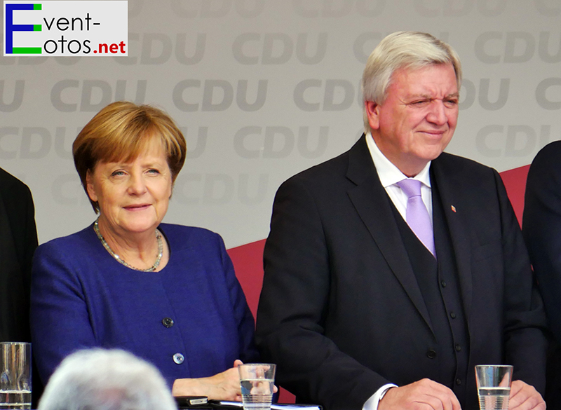 Angela Merkel (Bundeskanzlerin) und Volker Bouffier (Hess.MinisterprÃ¤sident) (beide CDU) auf dem Domplatz in Fritzlar
