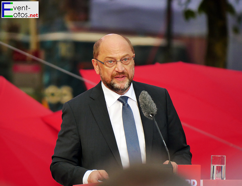 Martin Schulz (SPD) auf dem KÃ¶nigsplatz in Kassel
