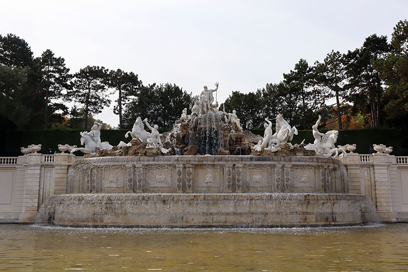 Brunnen unterhalb der Gloriette, Schloss Schönbrunn
