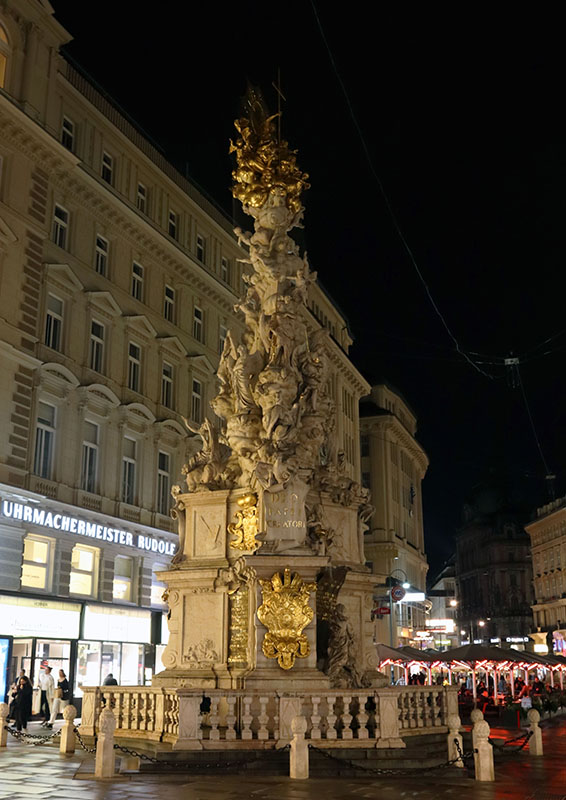 Wiener Pestsäule by Night
