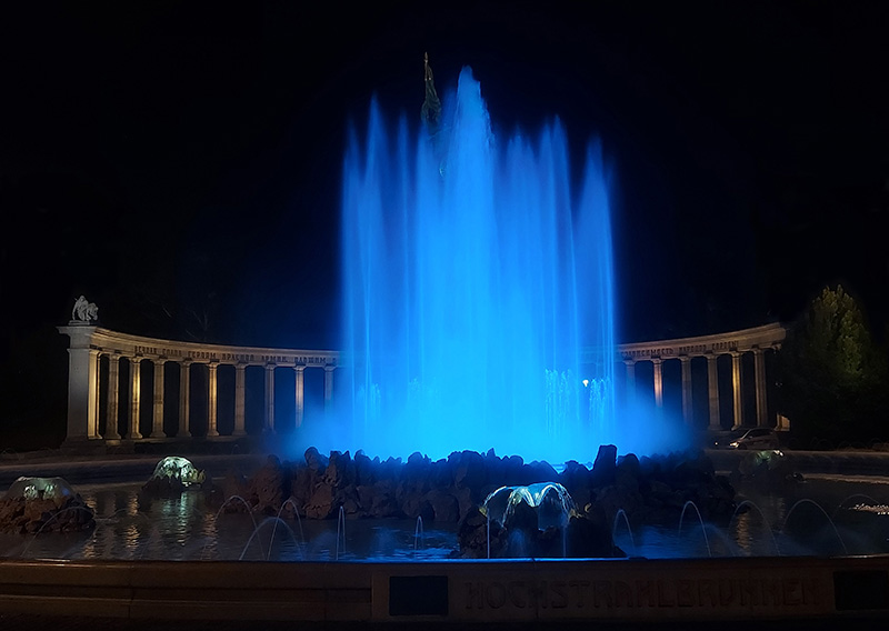 Hochstrahlbrunnen by Night
